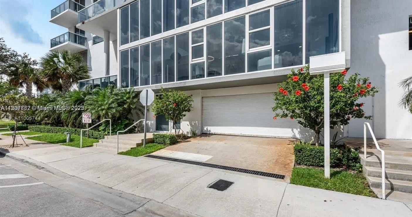 600 NE 27th St 105