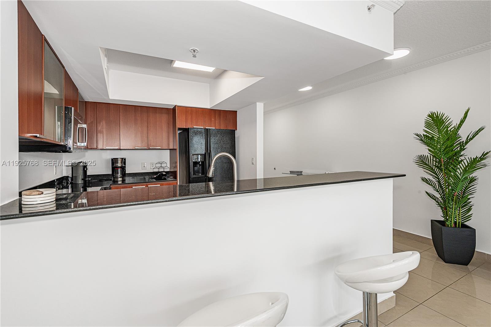 LA PERLA CONDO - Residential Lease