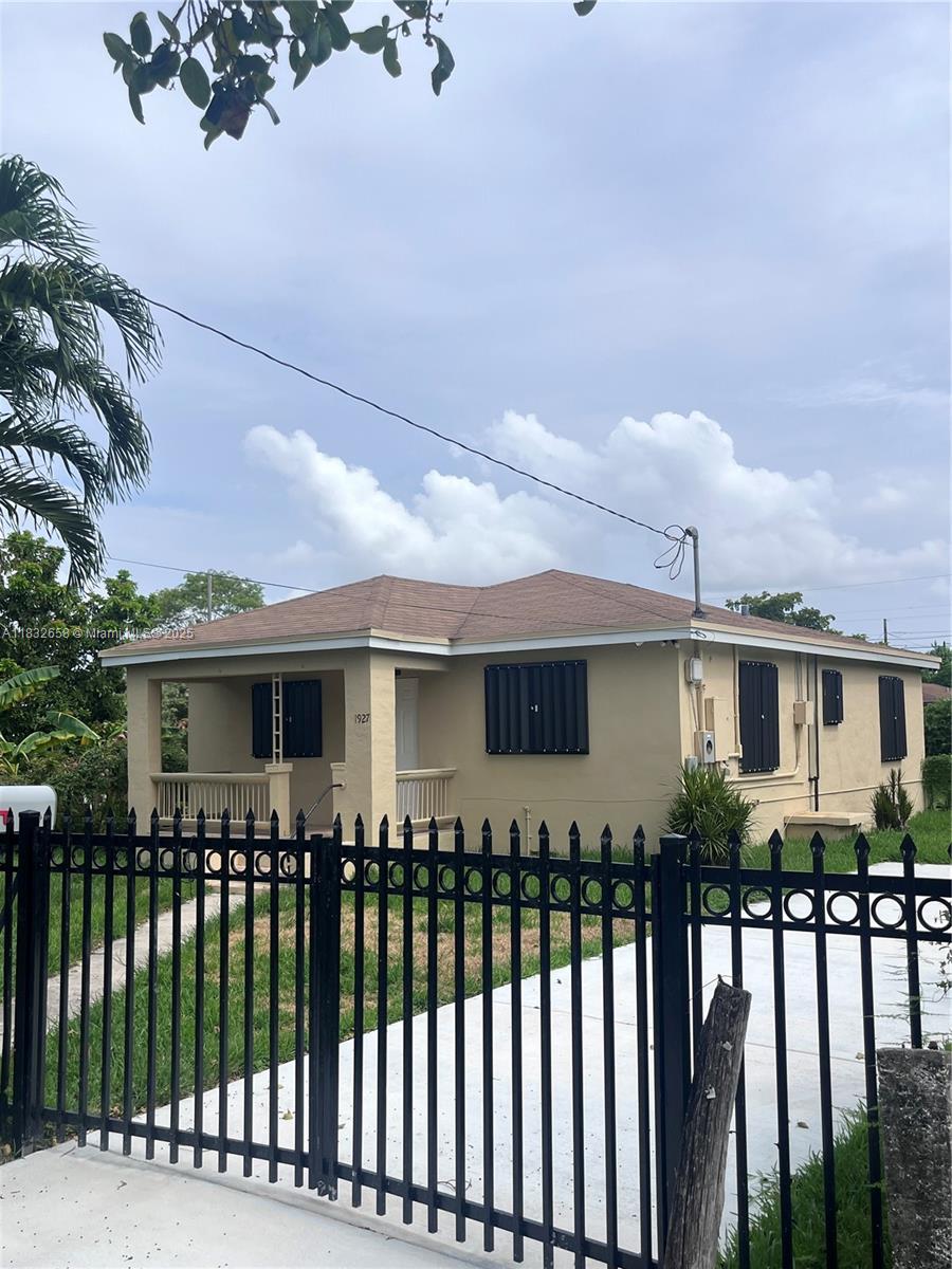 1927 NW 64 st