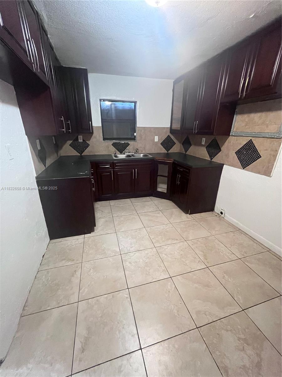 1927 NW 64 st