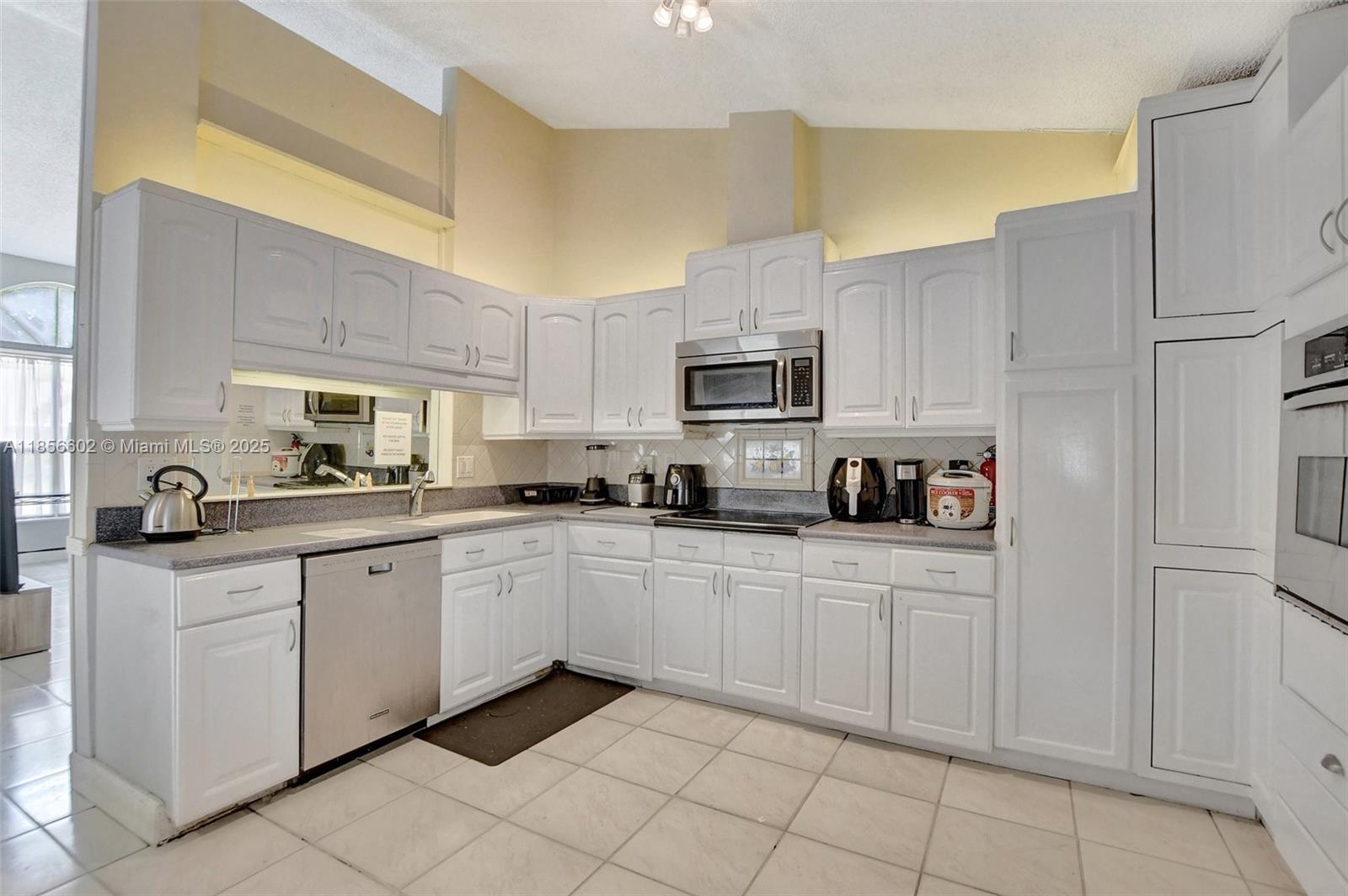 COUNTRY PARK AT BOCA RATO - Residential