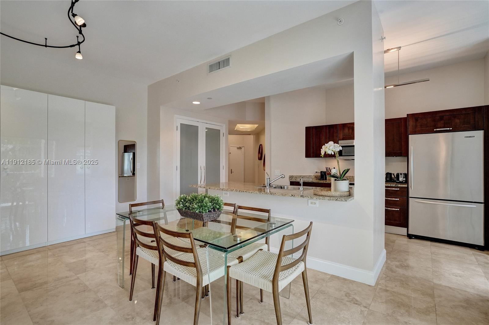 TURNBERRY VLG NO TOWER CO - Residential Lease