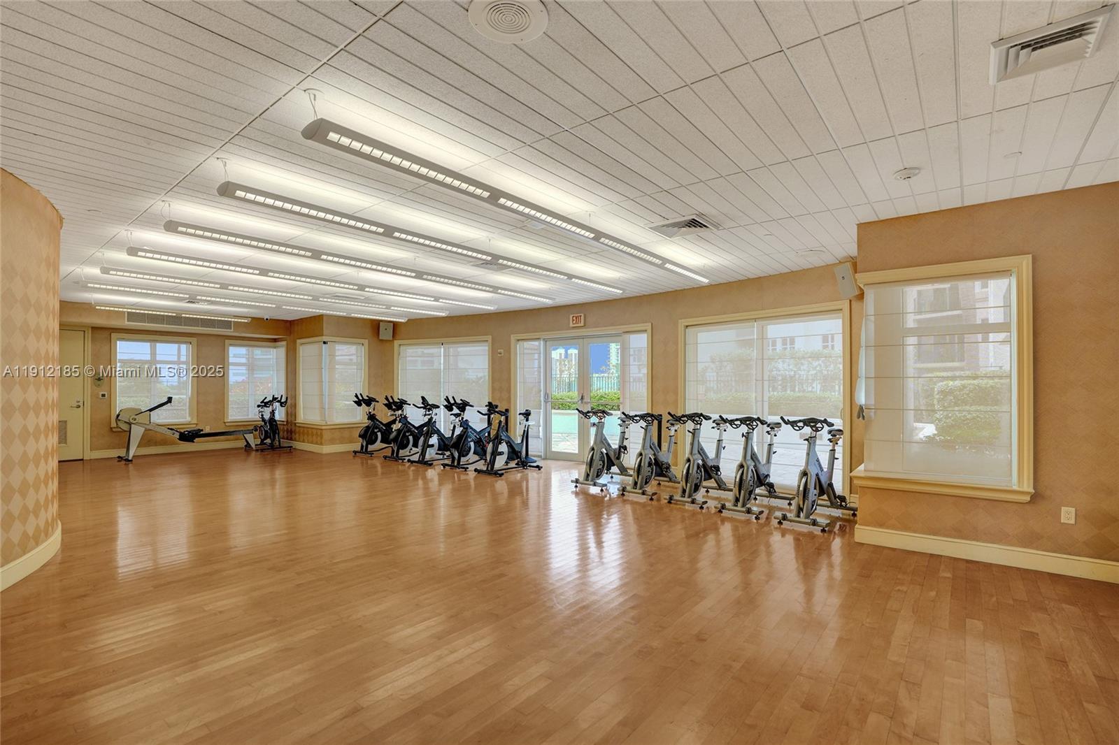 TURNBERRY VLG NO TOWER CO - Residential Lease