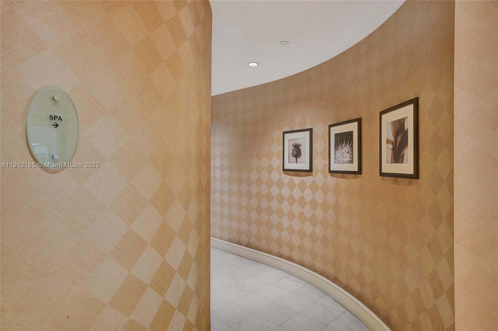 TURNBERRY VLG NO TOWER CO - Residential Lease