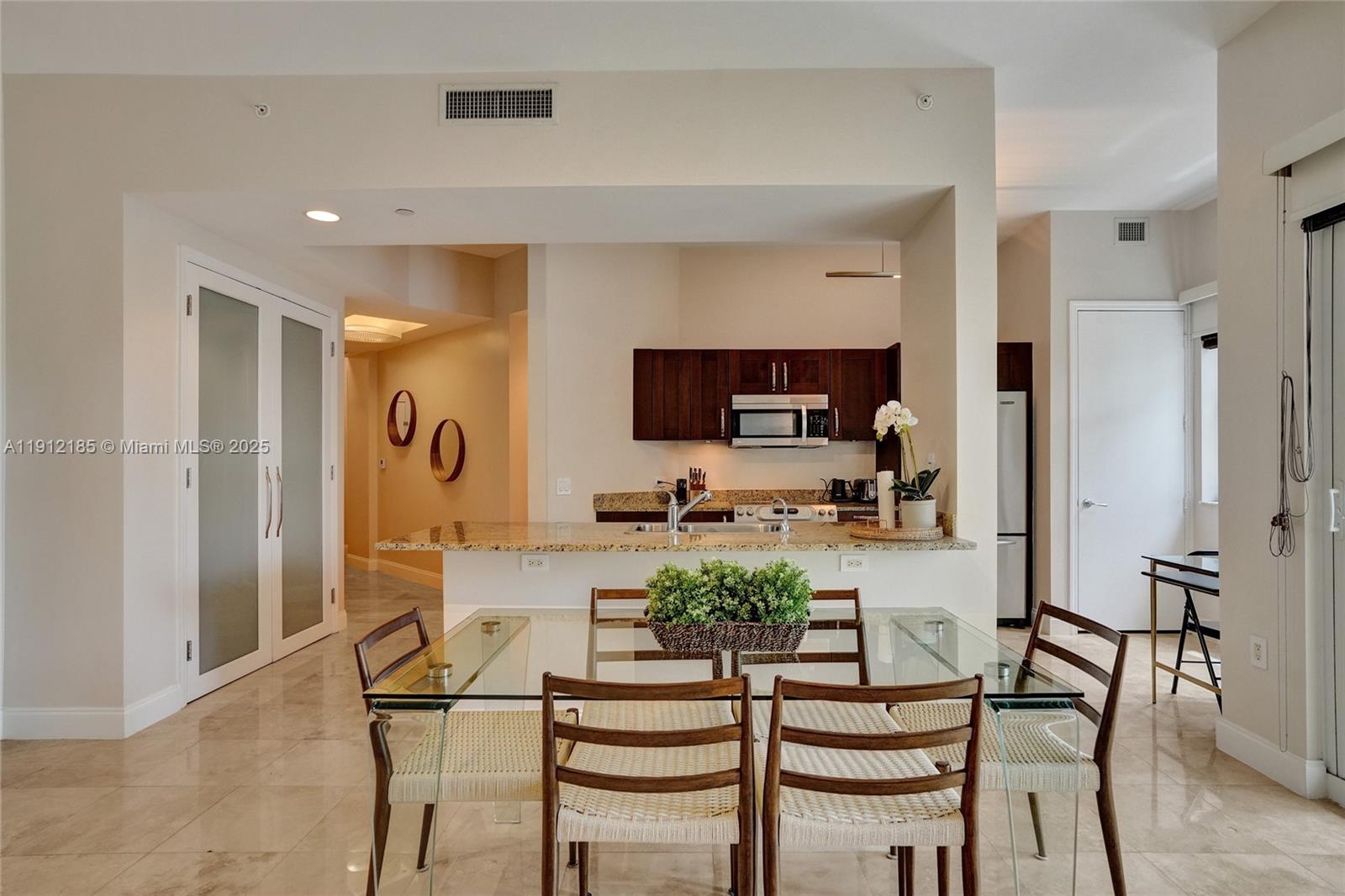 TURNBERRY VLG NO TOWER CO - Residential Lease