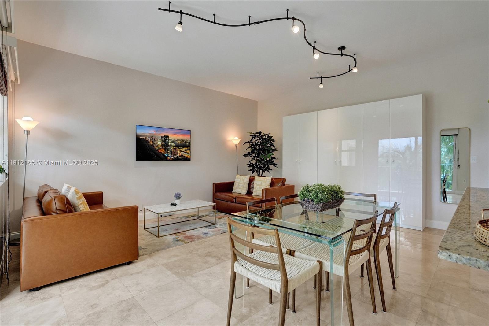 TURNBERRY VLG NO TOWER CO - Residential Lease