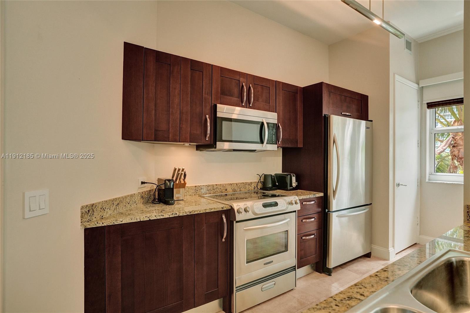 TURNBERRY VLG NO TOWER CO - Residential Lease