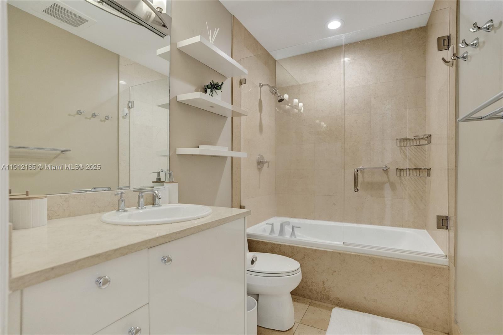 TURNBERRY VLG NO TOWER CO - Residential Lease