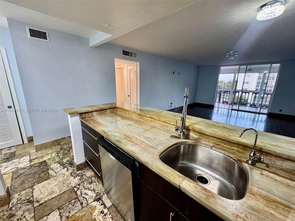 Photo of 900 NE 12th Ave #501, Hallandale Beach, FL 33009 (MLS # A11941010)