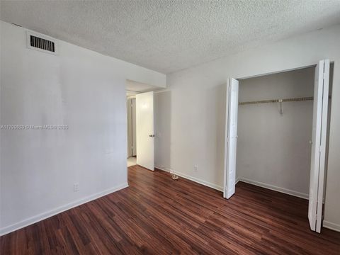 216 Lake Pointe Dr 128 Oakland Park FL 33309
