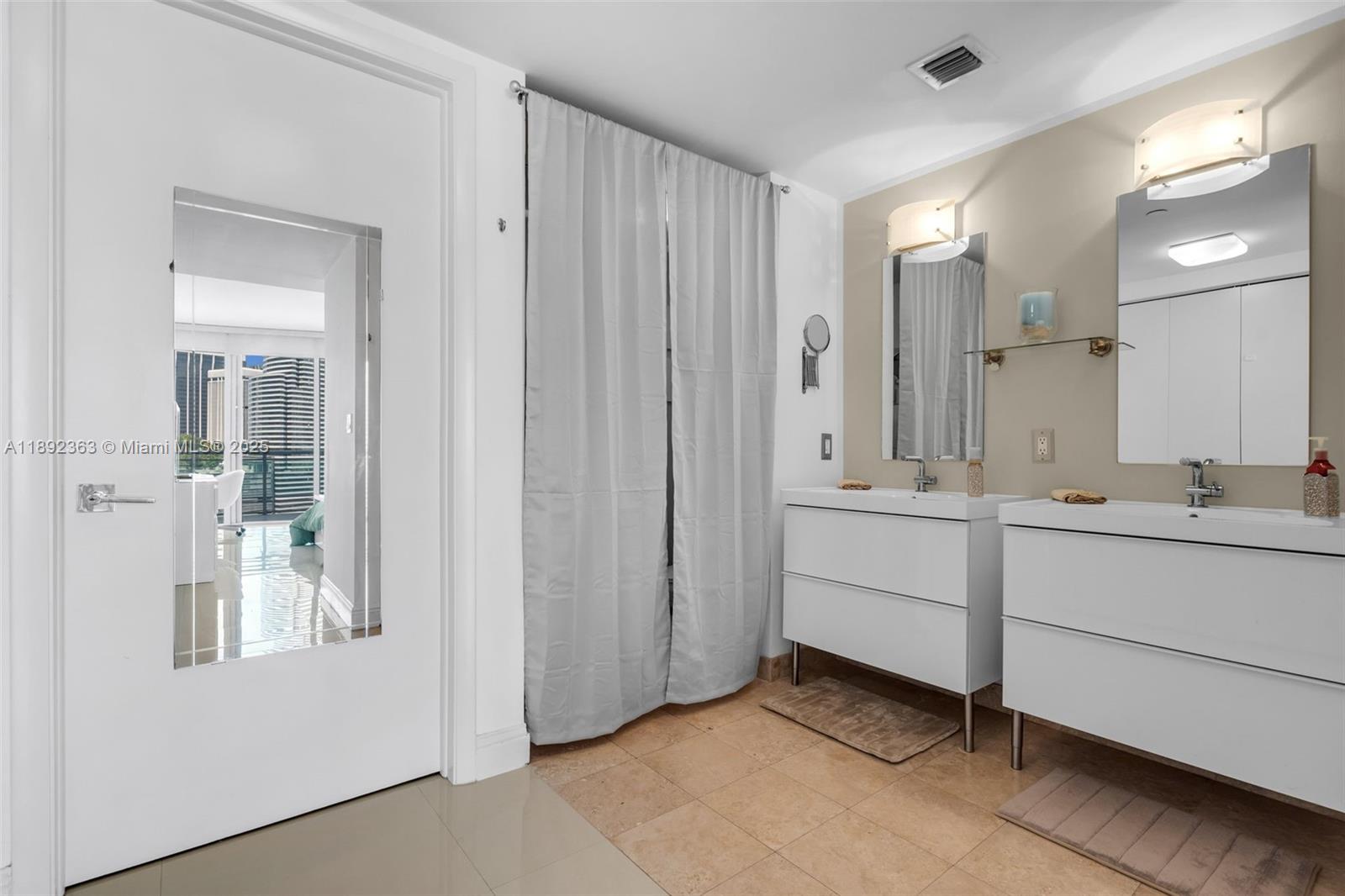 WIND CONDO - Residential