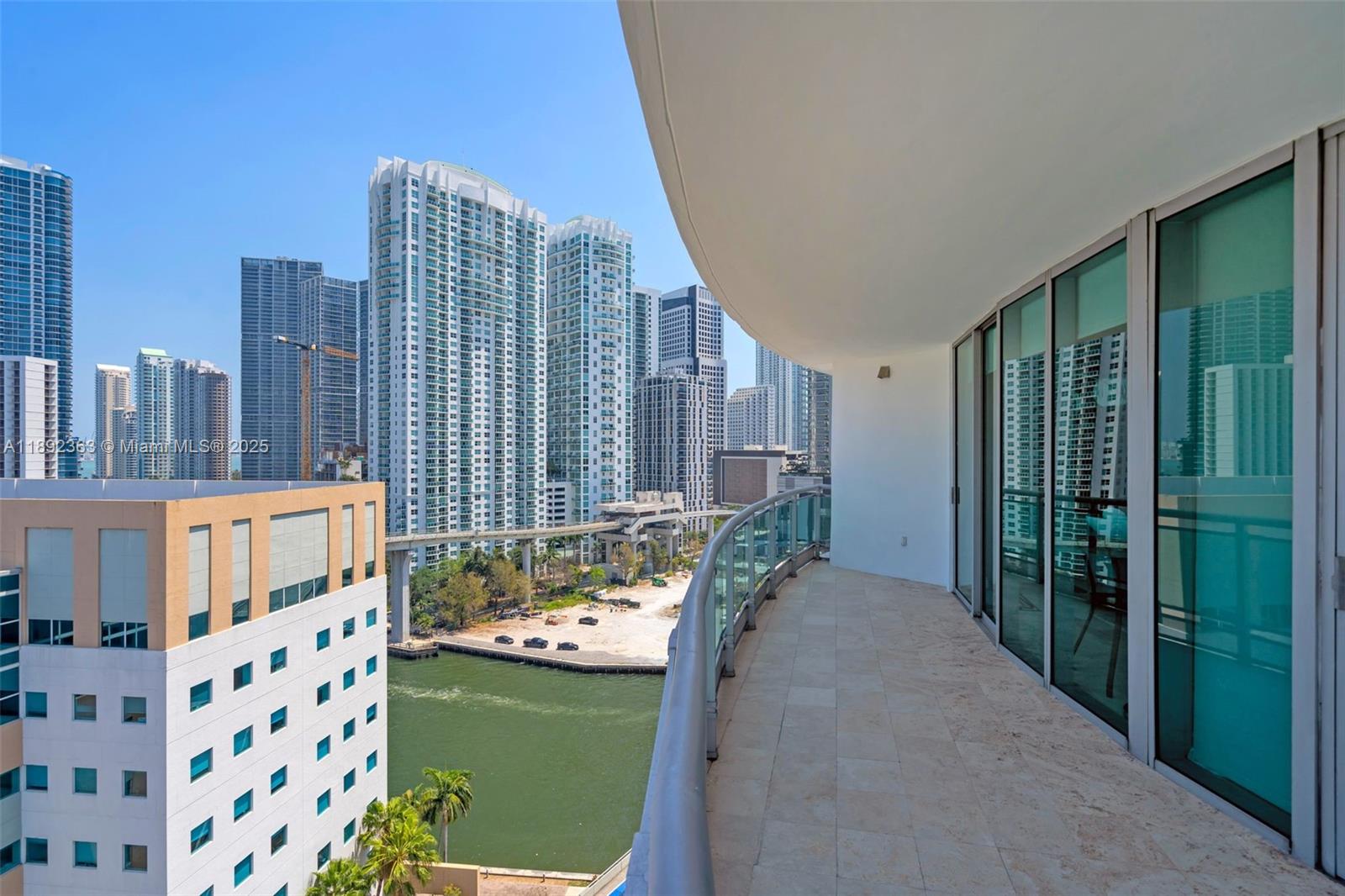 WIND CONDO - Residential