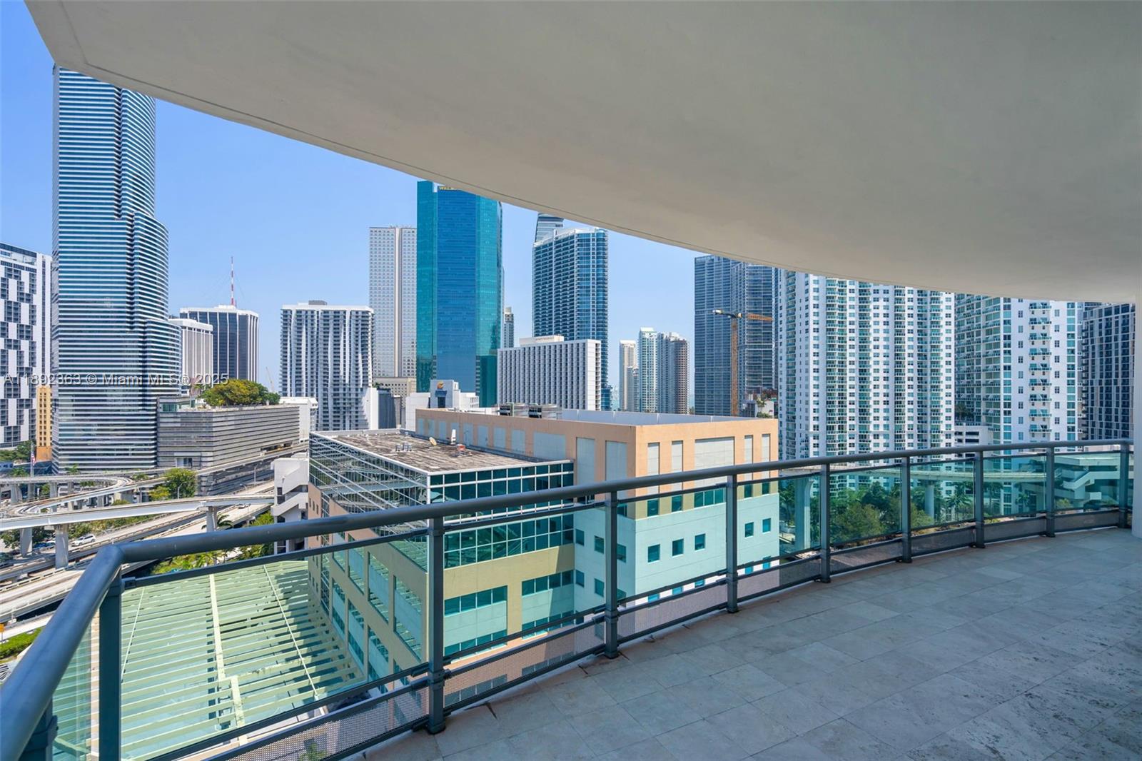 WIND CONDO - Residential