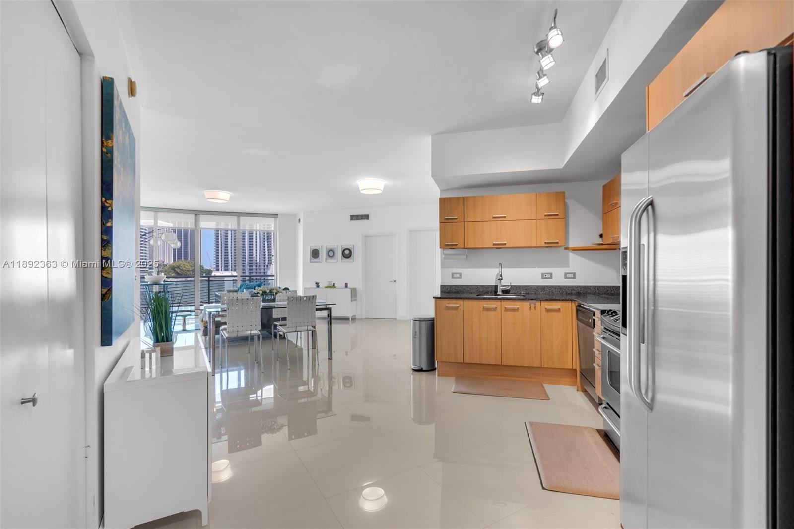 WIND CONDO - Residential