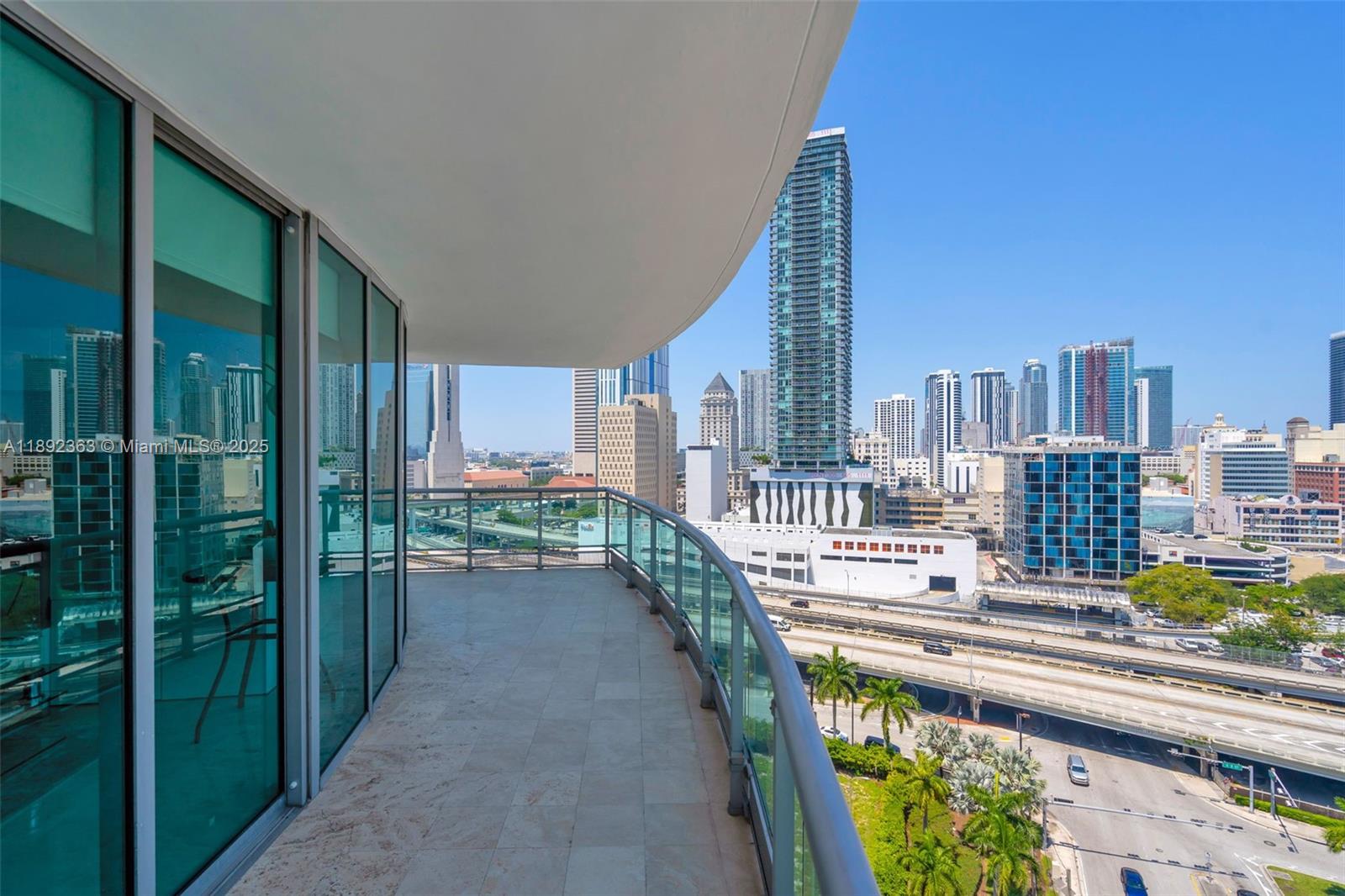 WIND CONDO - Residential