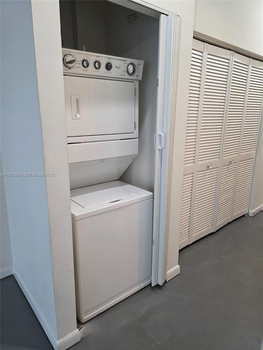 VIZCAYNE SOUTH CONDO - Residential