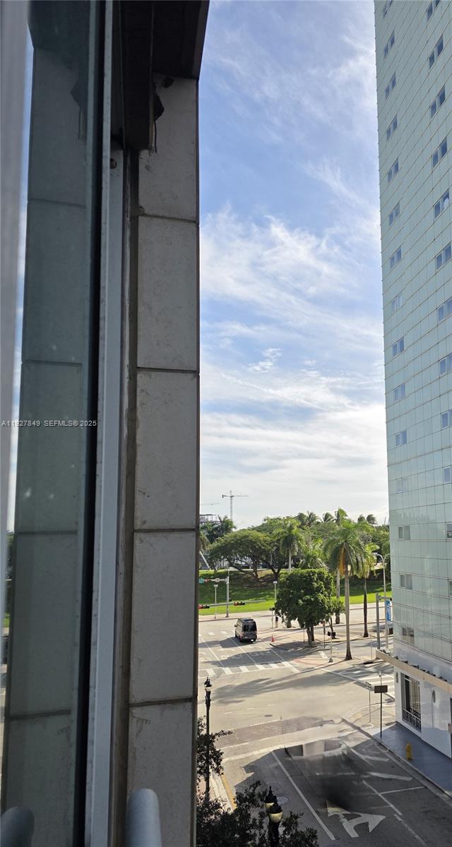 VIZCAYNE SOUTH CONDO - Residential