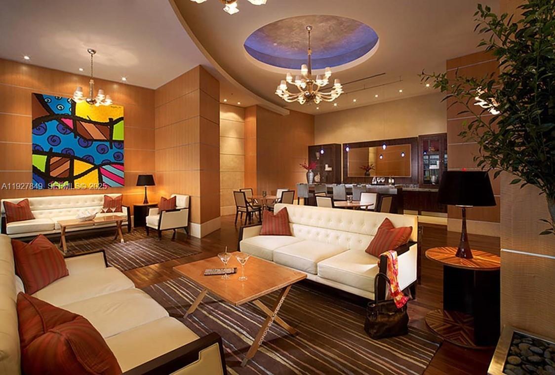 VIZCAYNE SOUTH CONDO - Residential