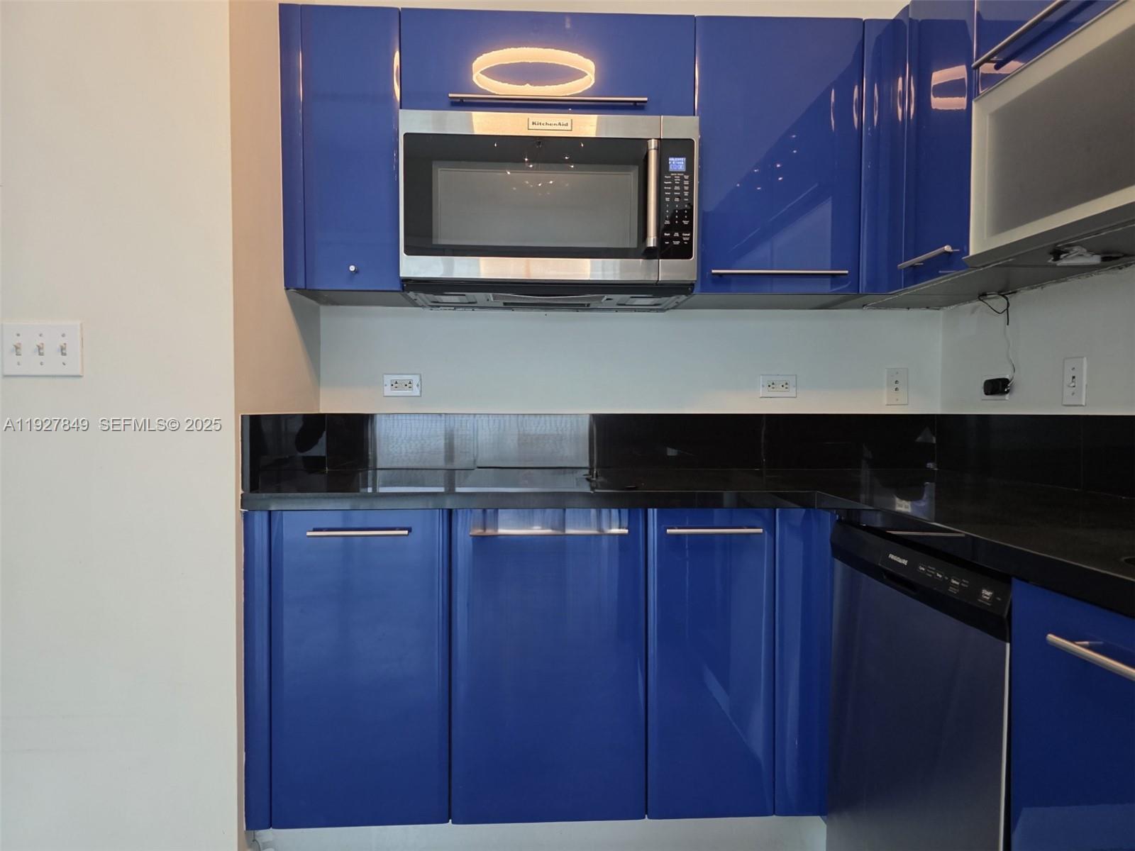 VIZCAYNE SOUTH CONDO - Residential