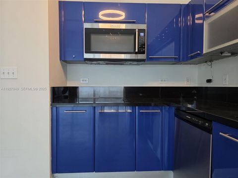 253 NE 2nd St 324 Miami FL 33132