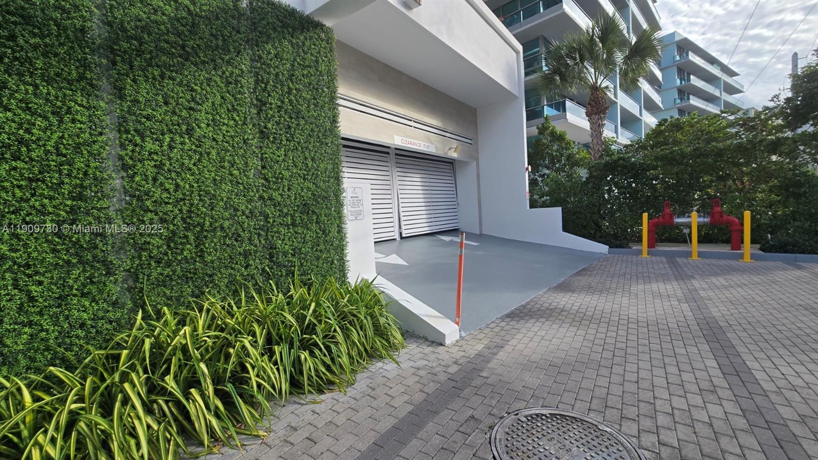 THE IVORY RESIDENCE CONDO - Residential