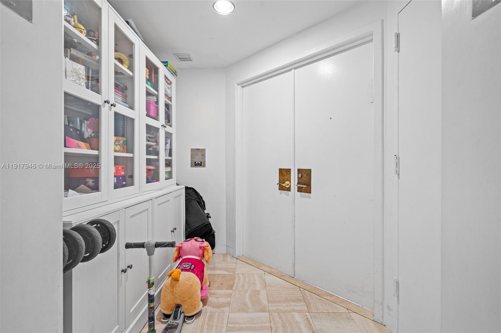 3801 Collins Ave 603