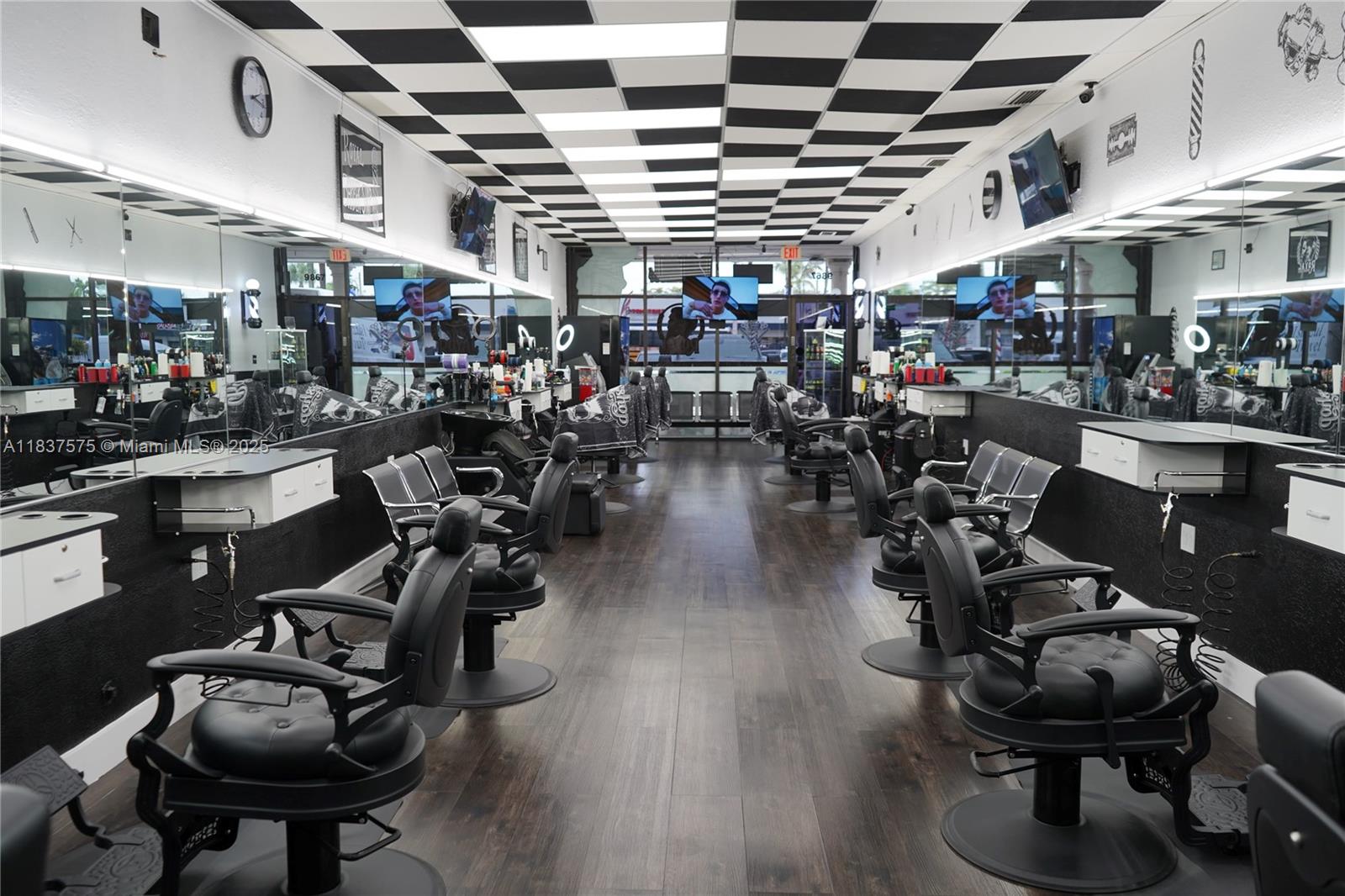 Super strategically located hair salon, and opportunity for an established business for over 30 years.
Current owner is selling with the condition to remain working in the salon. Rent is month to month with the opportunity to obtain a new lease for as long as needed. For more information please contact the agent so as not to interrupt the day.