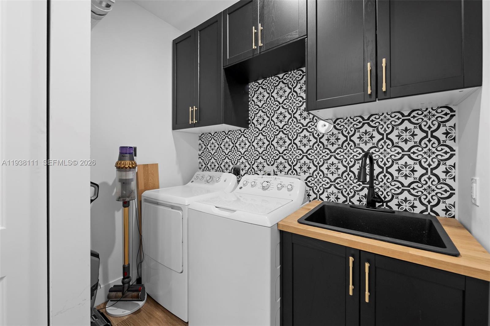 ISLAND VIEW - Residential Lease