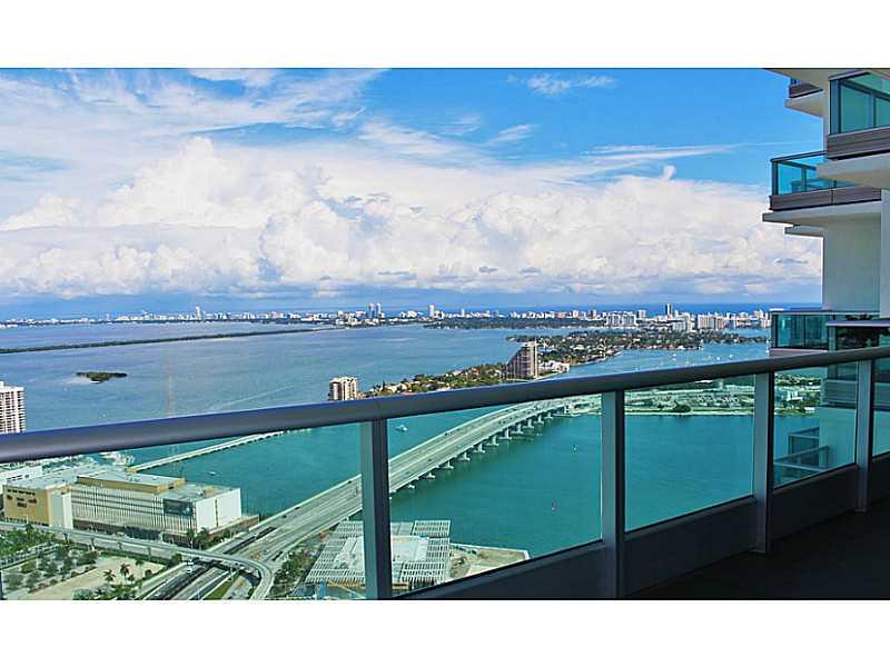 Spectacular 2 bedrooms / 2 baths in the luxurious 900 Biscayne building. Fully and elegantly furnished by Tui Lifestyle. Direct bay views, unit is 1,237 sqft. Tile floor throughout. Building has five star amenities: fitness center, spa and pool. Walking distance from AAA and the Adrienne Arsht Center.