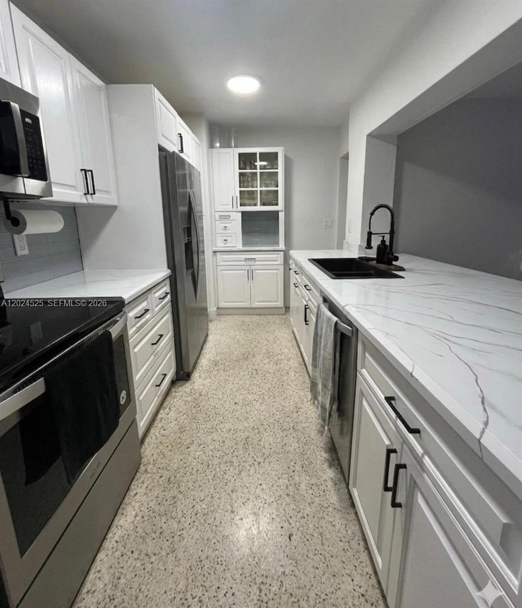 STIRLING LAKE - Residential Lease