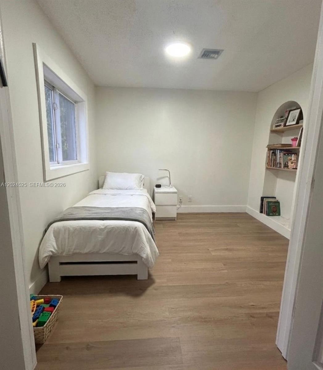 STIRLING LAKE - Residential Lease