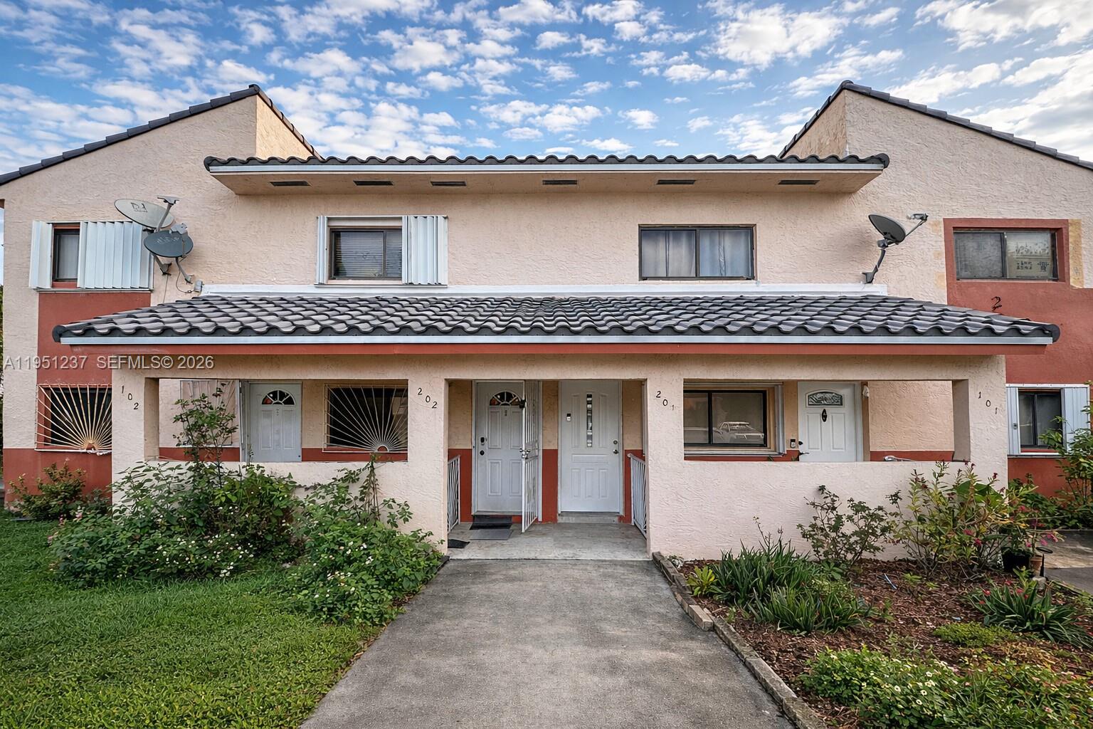 EL PRADO XII CONDO - Residential Lease