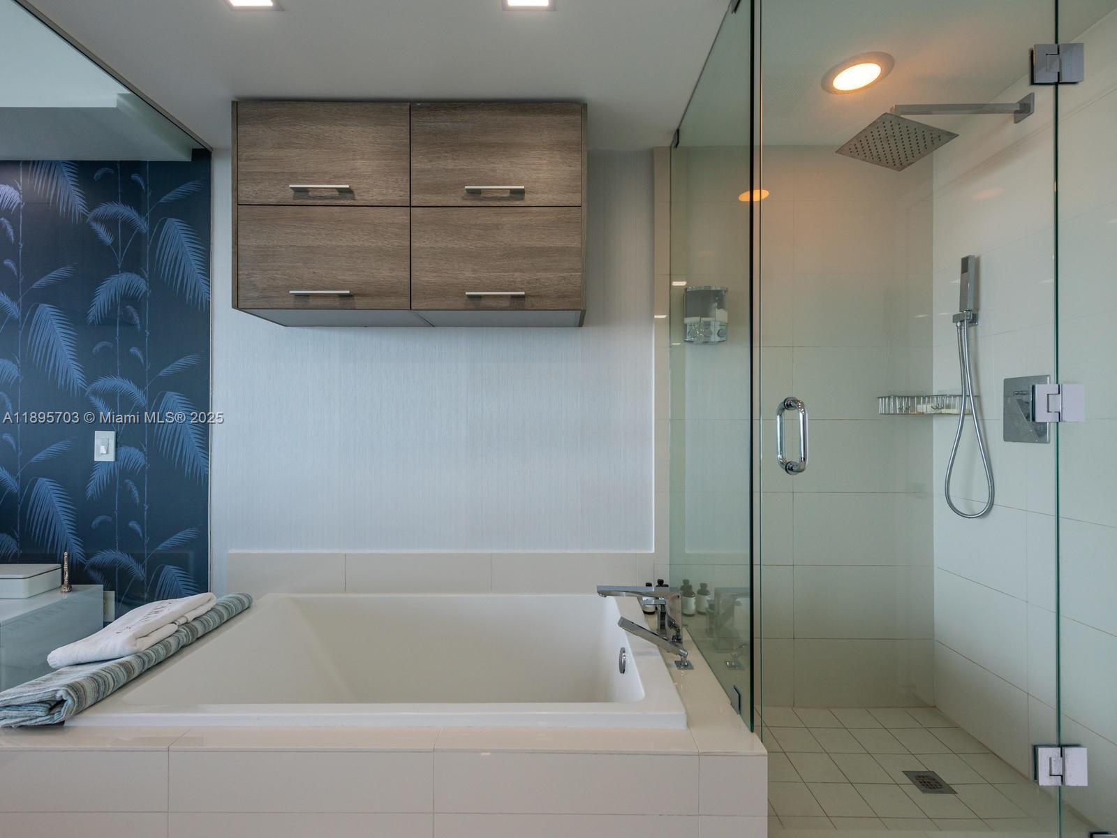 PARAISO BAY CONDO - Residential