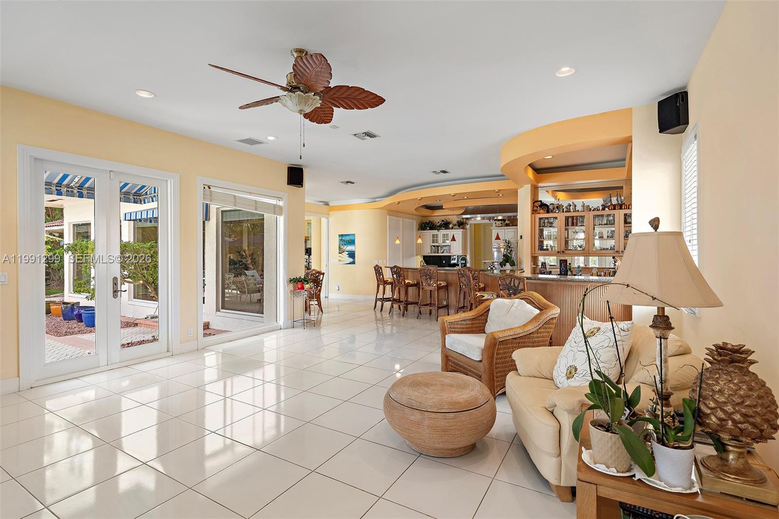 HOLLYWOOD LAKES - Residential