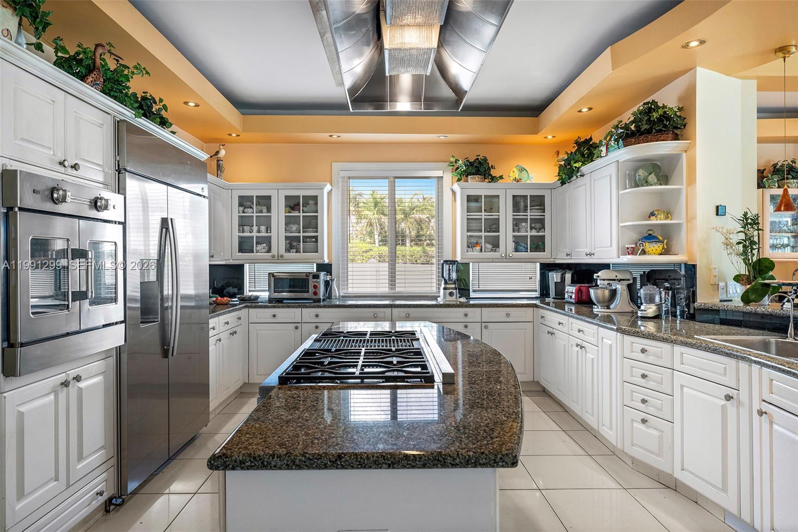 HOLLYWOOD LAKES - Residential