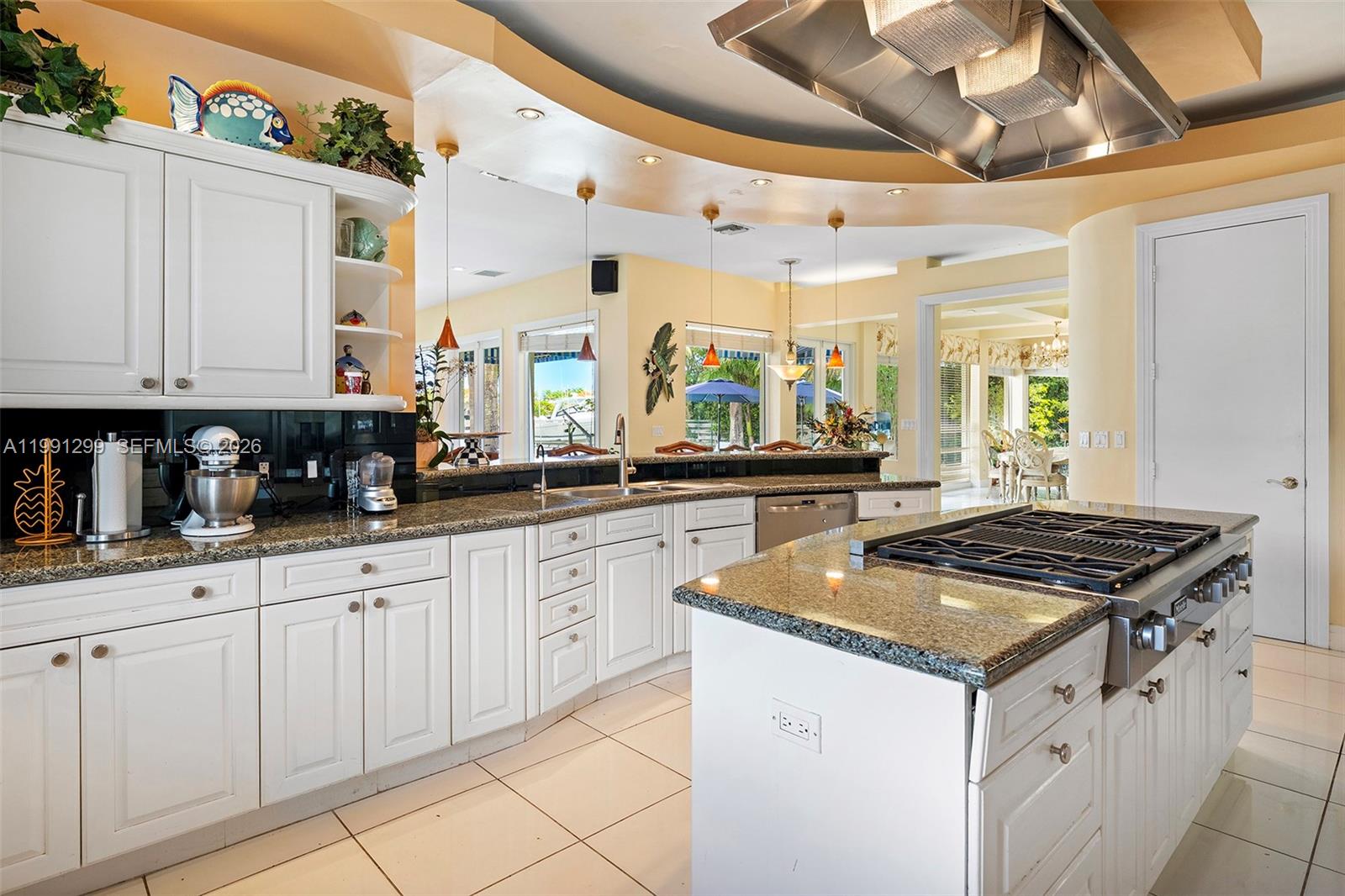 HOLLYWOOD LAKES - Residential