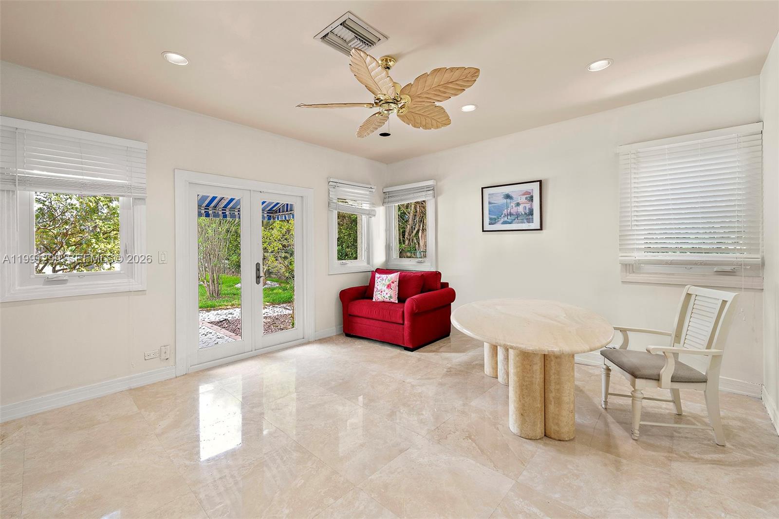 HOLLYWOOD LAKES - Residential