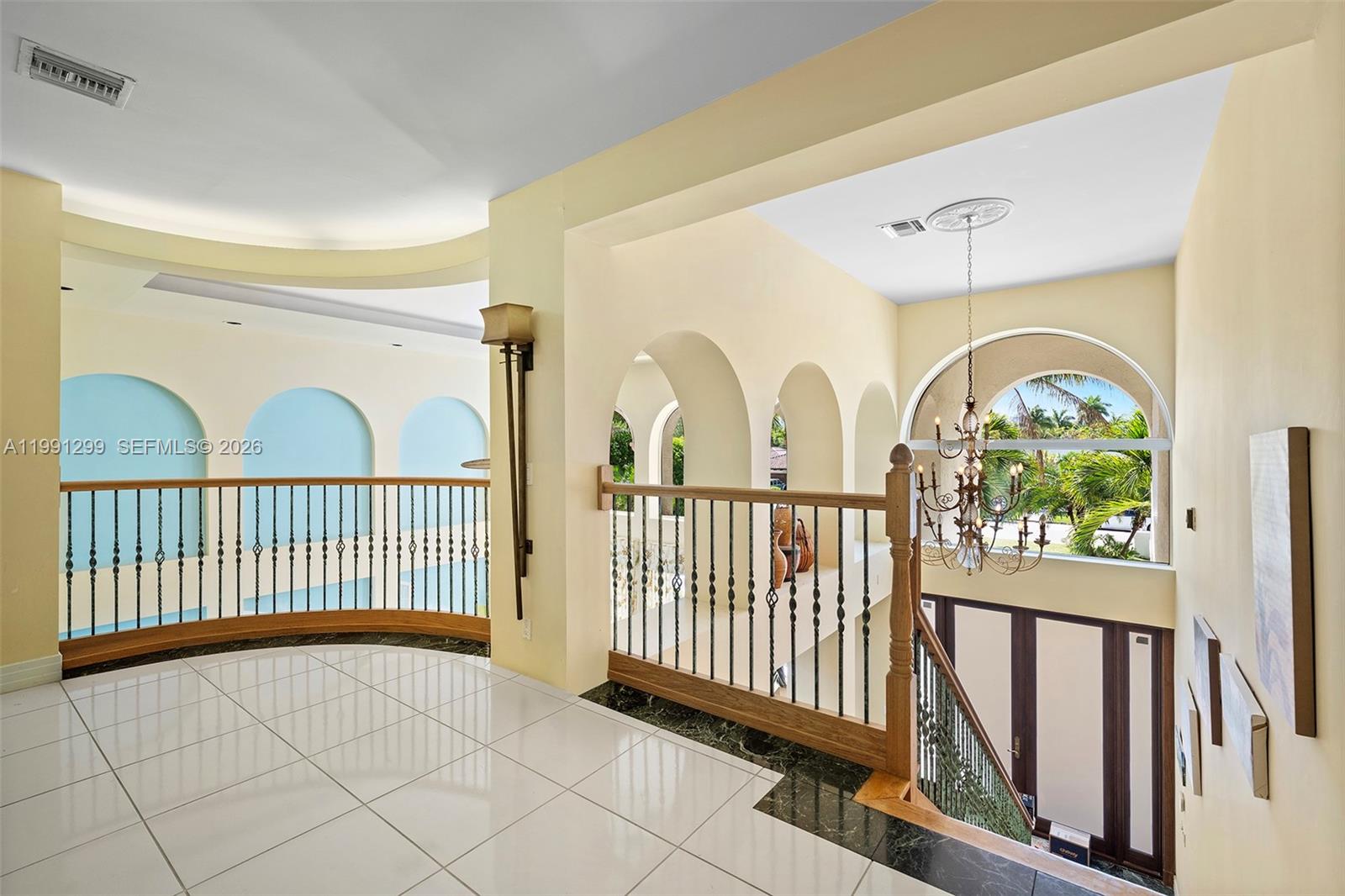 HOLLYWOOD LAKES - Residential