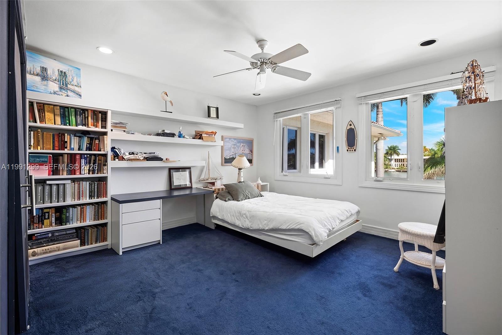 HOLLYWOOD LAKES - Residential