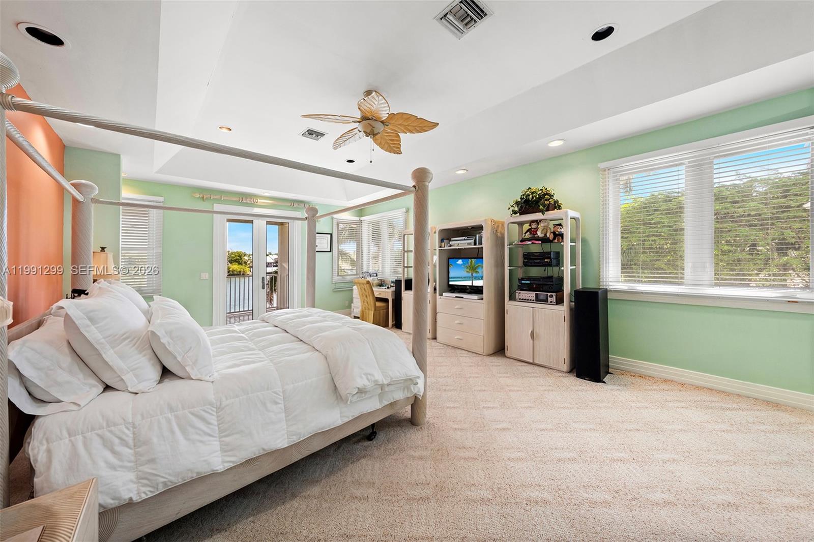 HOLLYWOOD LAKES - Residential