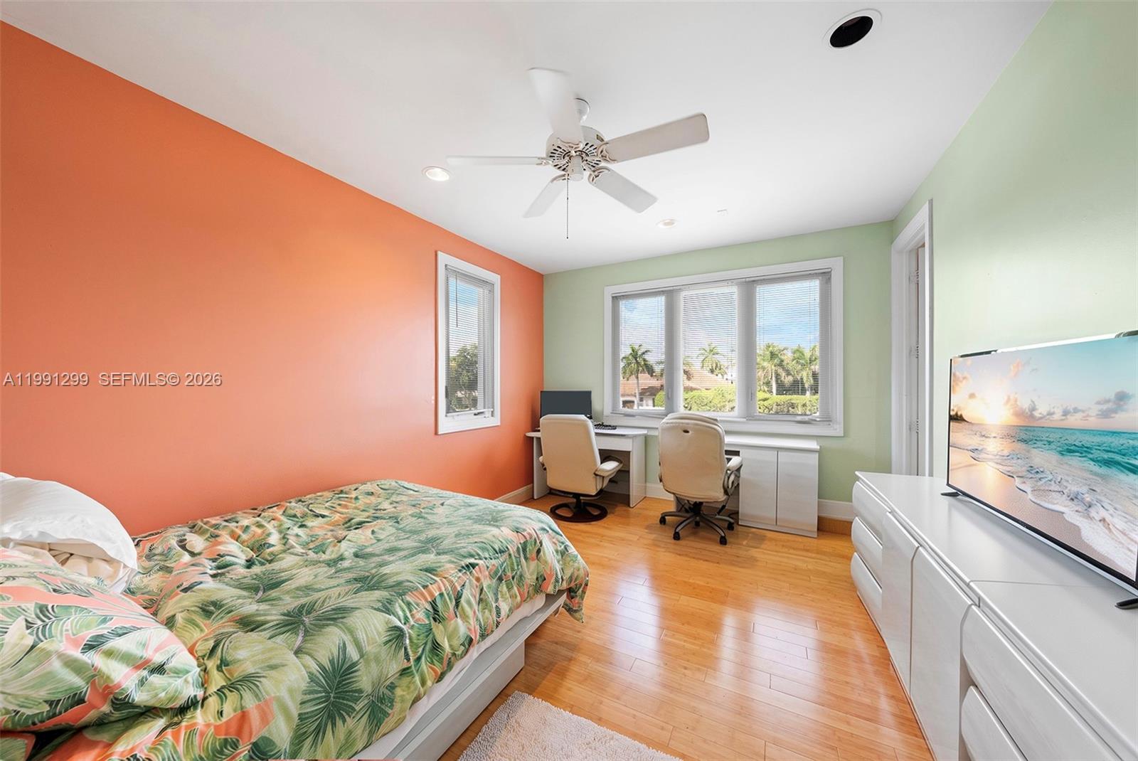 HOLLYWOOD LAKES - Residential