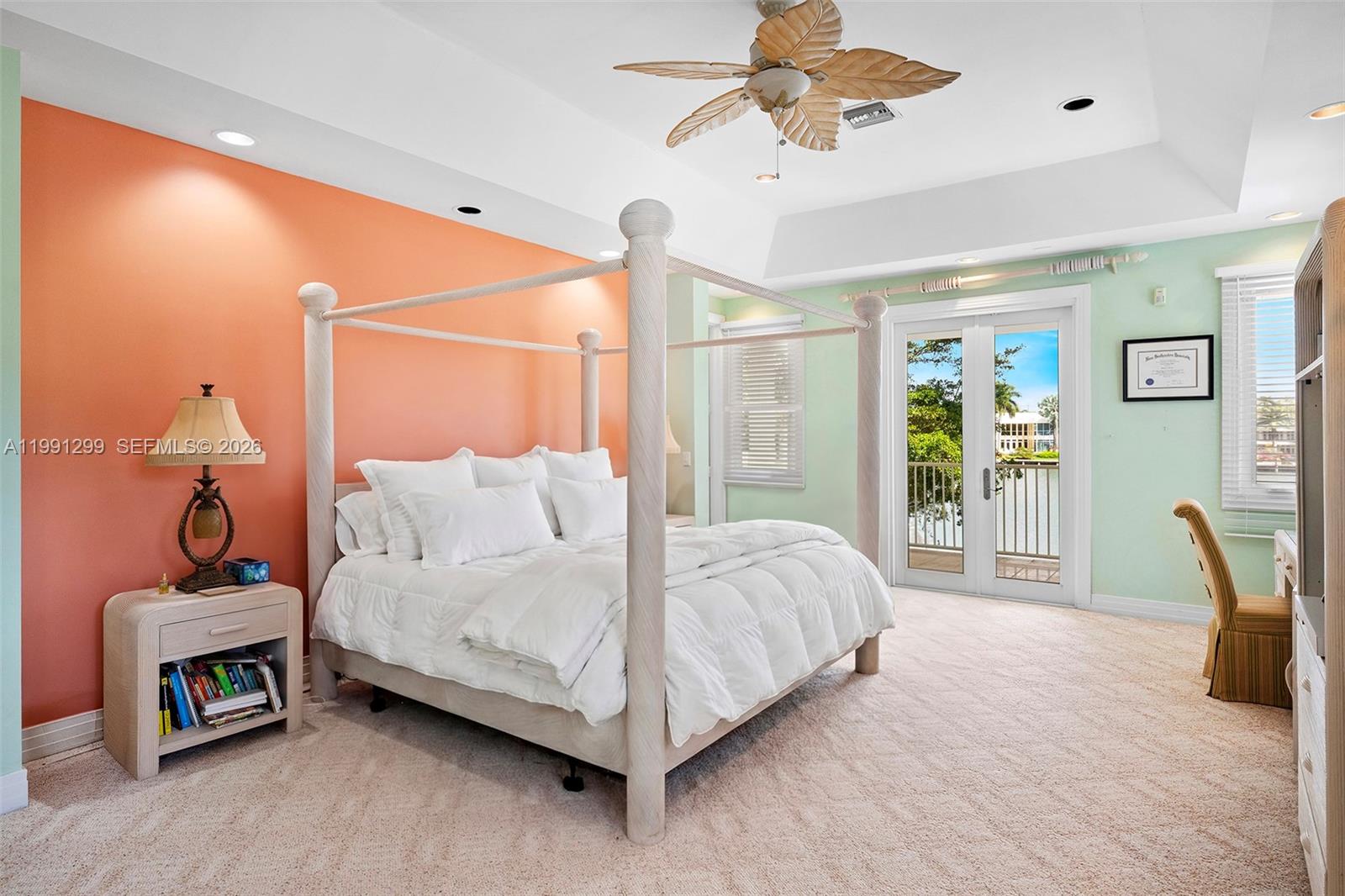 HOLLYWOOD LAKES - Residential