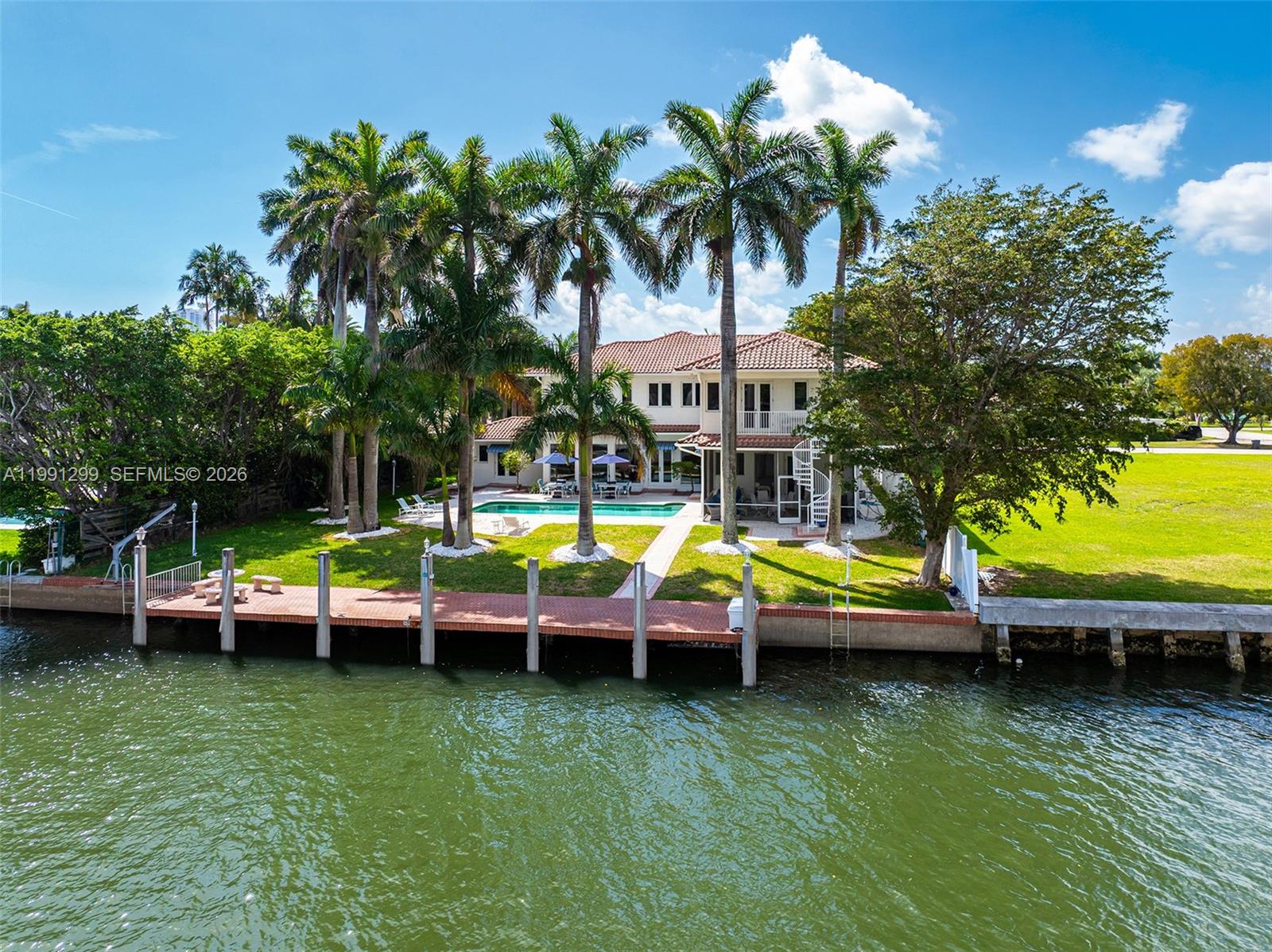 HOLLYWOOD LAKES - Residential