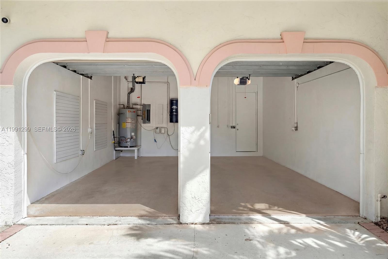 HOLLYWOOD LAKES - Residential