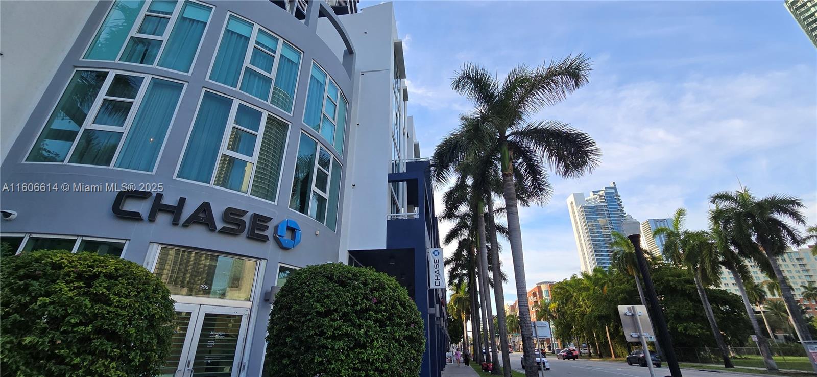 1800 BISCAYNE PLAZA CONDO - Residential