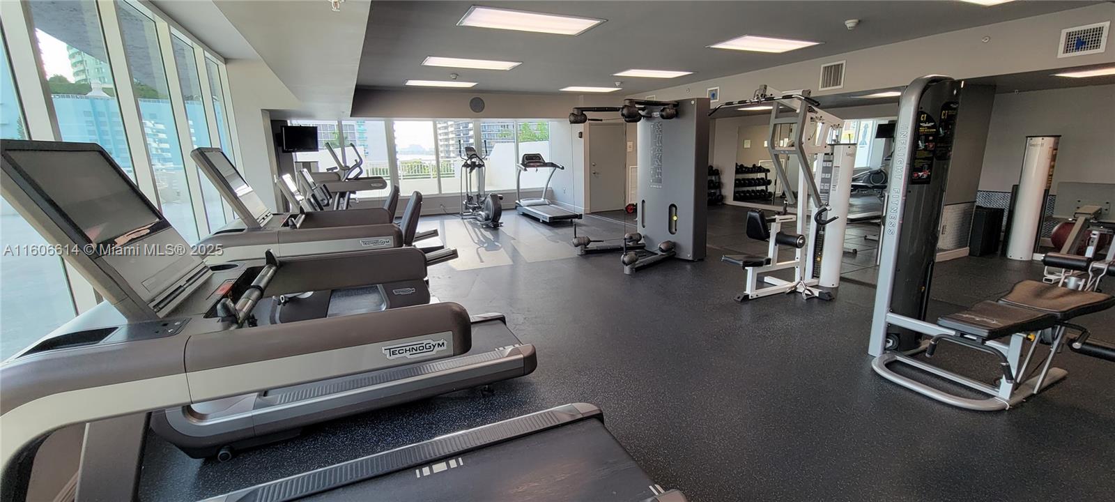 1800 BISCAYNE PLAZA CONDO - Residential