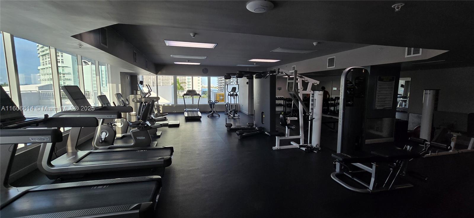 1800 BISCAYNE PLAZA CONDO - Residential