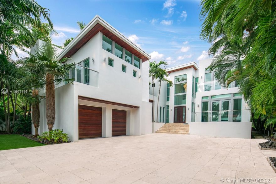 Welcome to the market this modern Venetian Islands home with 70 feet of wide bay, unobstructed water views. Situated on a 12,250SF oversized lot, this 7000 sq, 6 Bedroom | 7.5 Bath residence stuns with its contemporary architecture, an open floorplan, and lux finishes. A double height living area features floor to ceiling windows that bathe the home in sunlight. Glass and marble flooring, smart-home tech with electronic shades throughout, a brand new master closet, and rain showers in all the en-suite baths exude luxury. Mature landscaping makes for privacy while a guest suite perched above the garage makes this home ideal for hosting. And, the pool setting ideal for lounging and enjoying the Miami skyline vista.