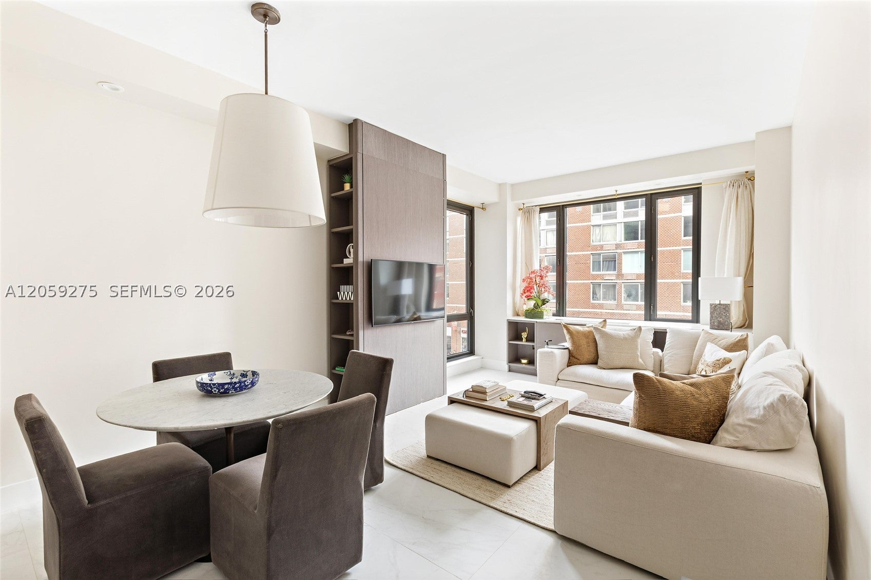 305 W 16 St