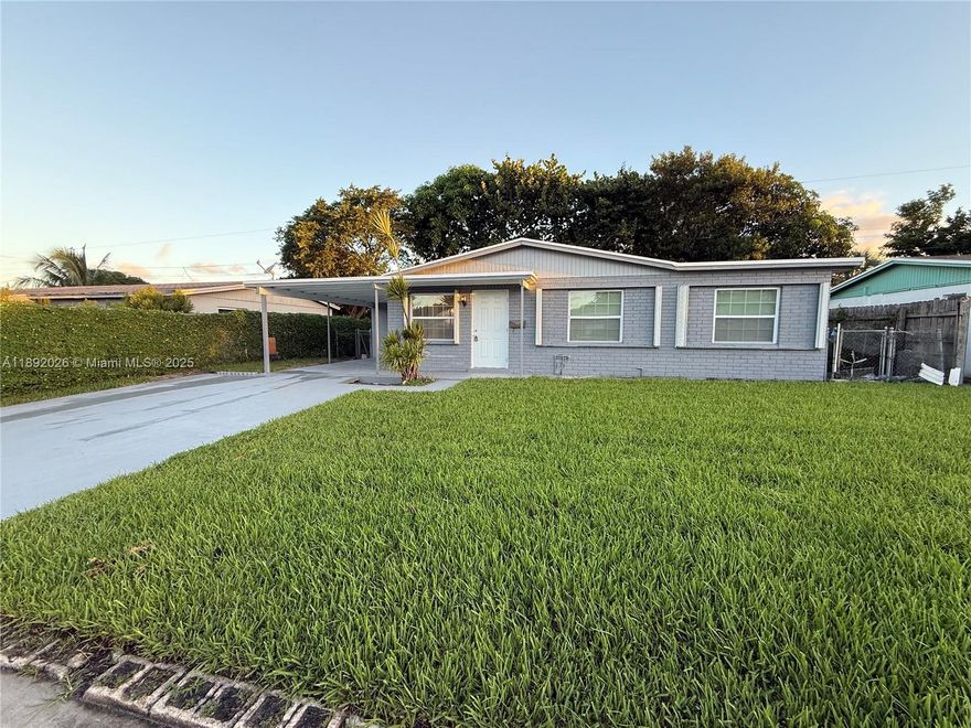 Spacious property with big backyard for rent. This 3 bedroom 1 bathroom was just renovated. New kitchen, AC, Appliances, etc. House has a florida room and a laundry room with washer/dryer hookups. Background check required and proof of income necessary. Minimum credit score 650. Contact listing agent for more information